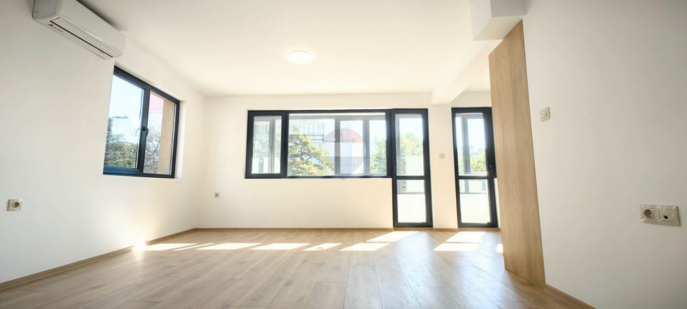 Продава се Тристаен апартамент в Варна, Център - 95 кв.м за 2315 €/кв.м - Снимка #8