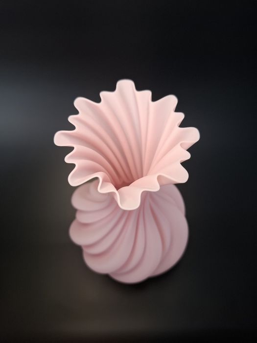 Vază decorativă modernă – design spirală – culoare roz pal