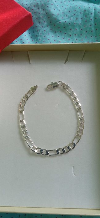 Масивна, сребърна гривна. Класически модел за мъж.В кутия.