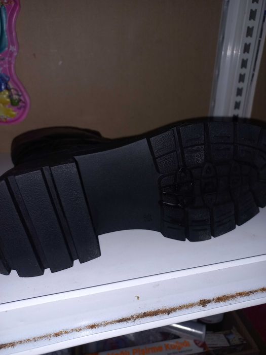 Продавам дамски ботуши