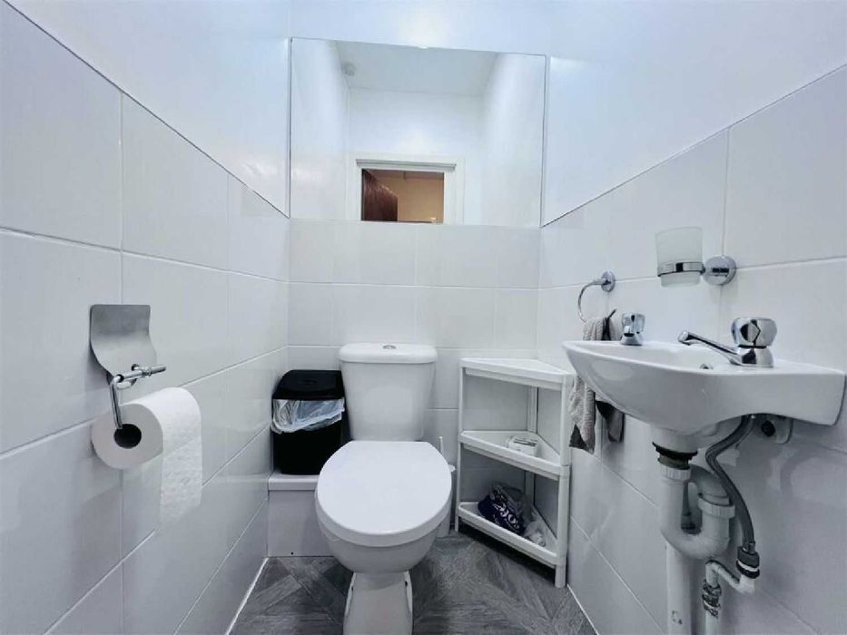 Дава се под наем Двустаен апартамент в София, Център - 65 кв.м за 382.5 € - Снимка #2