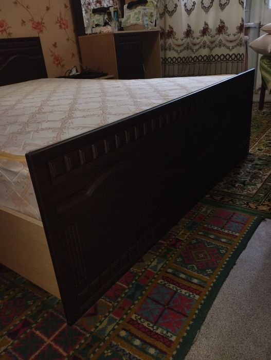 Кровать с матрасом 160*200