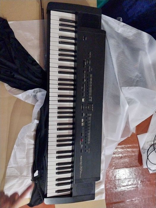 Музыкальный инструмент ROLAND EP 707