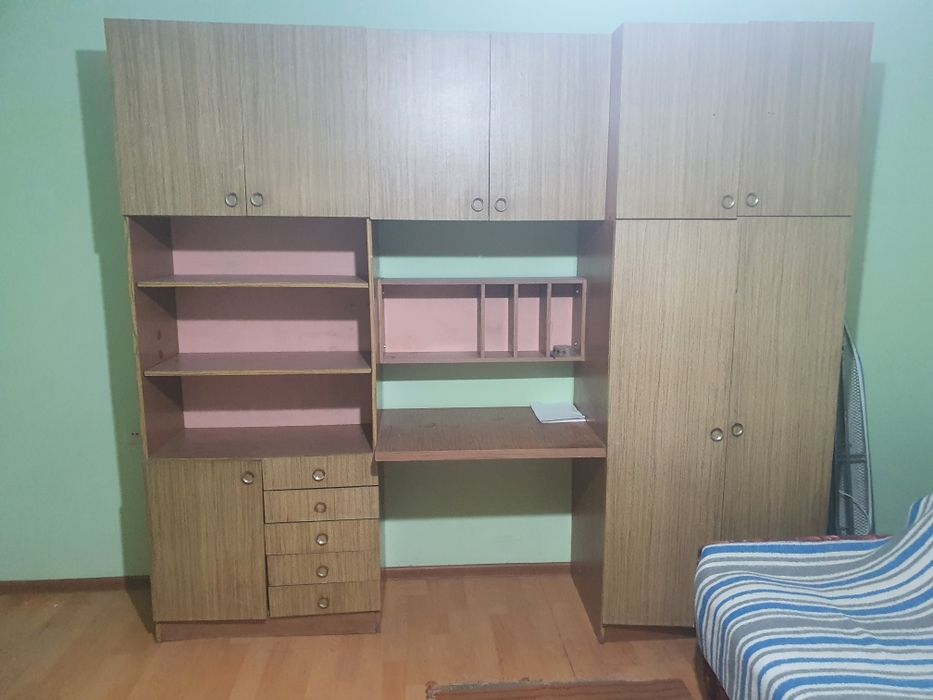 Продам гарнитур СТЕНКУ, КРЕСЛА, мягкий УГОЛОК раскладывающий.