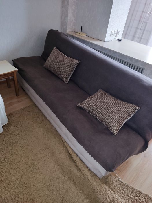 Продам диван новый, с чехлом