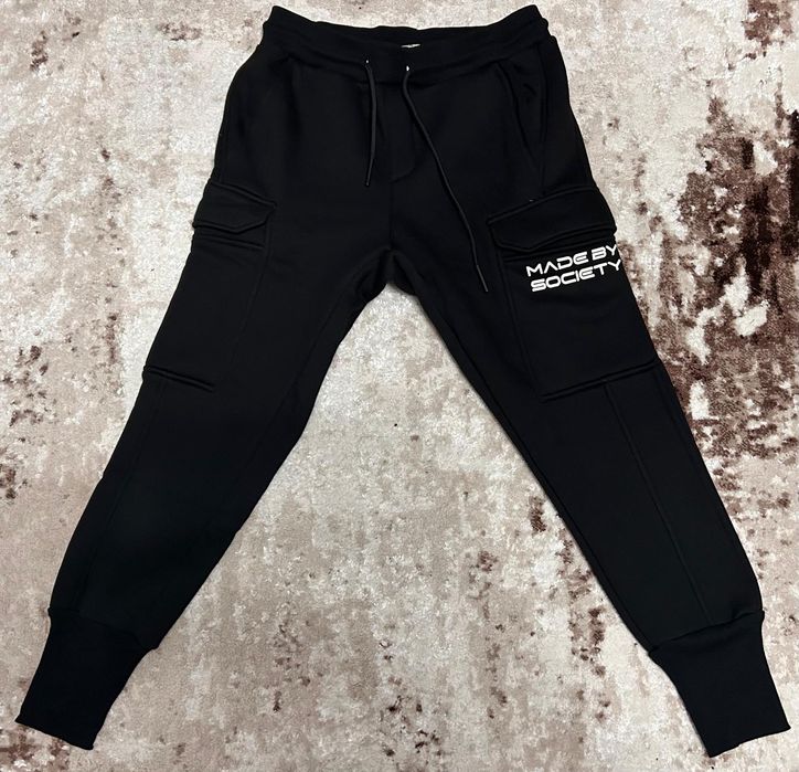 Vând compleu nou de bărbați Everlasting Made by Society