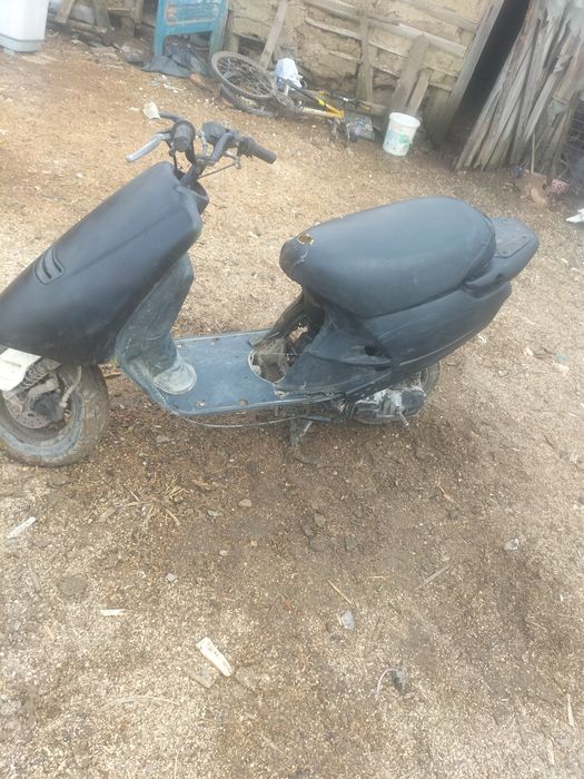 Vand scuter Aprilia amico de 49cc 2t prețul este negociabil 950 de lei