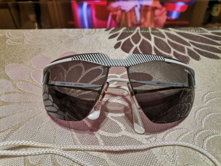 Спортни слънчеви очила Uvex Sportstyle 80