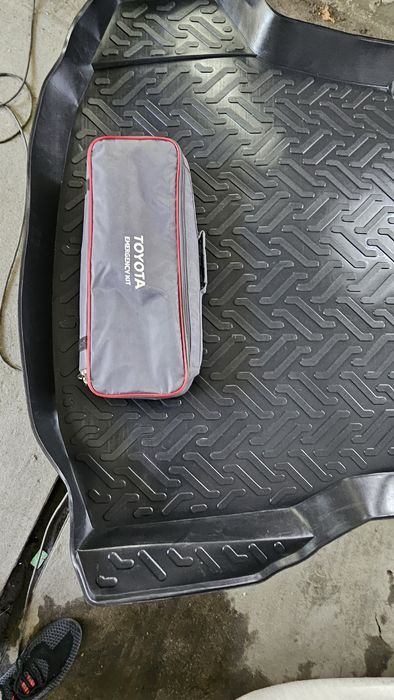 Продам коврик багажника