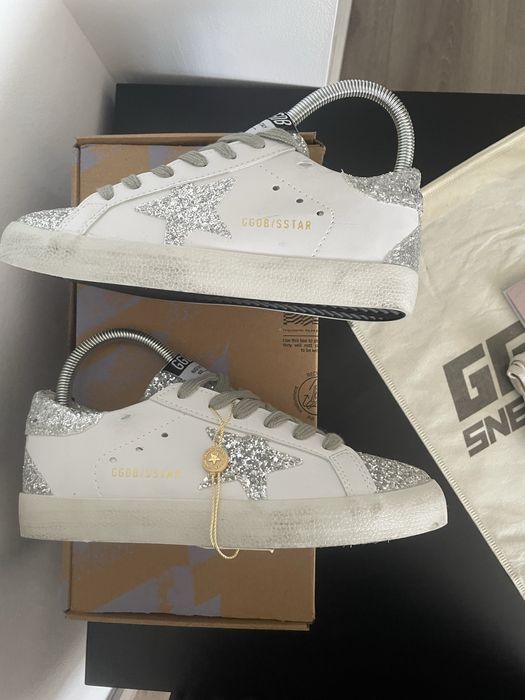 Adidași noi Golden Goose