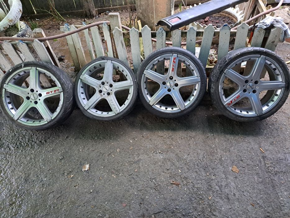 Jante aliaj 17” MOMO GTX + anvelope 205/40 R17 – 5x112