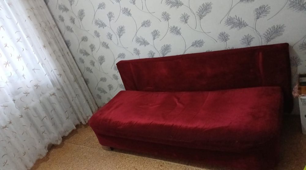 Диван красный бесплатно