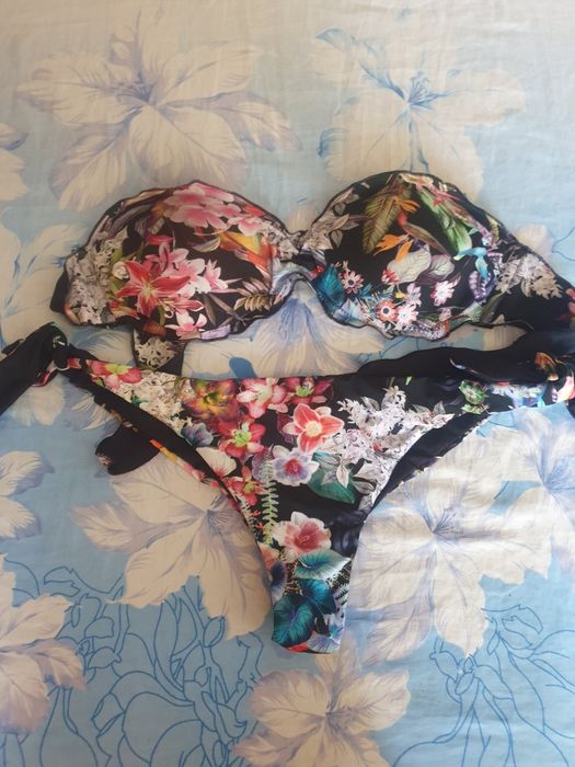 Costume de baie marimi diferite