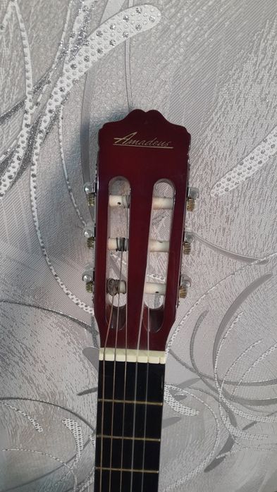 Gitara. Xitoyda ishlab chiqarilgan