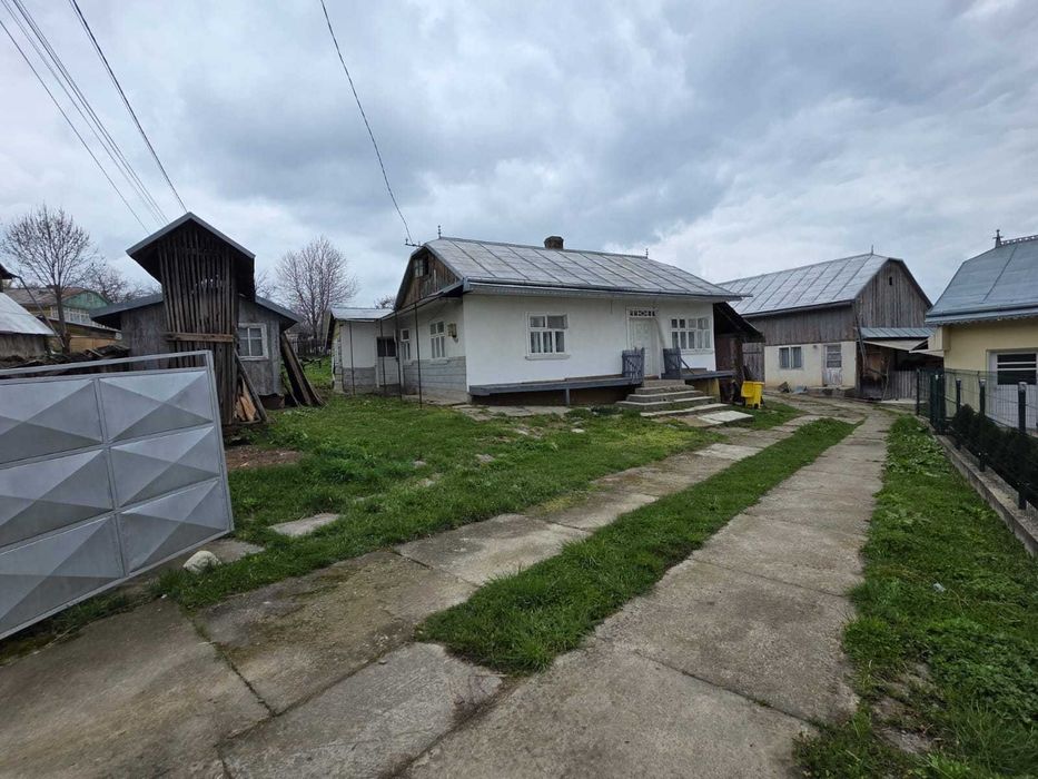 Vand casa cu sura, curte mare si gradina in Bosanci , Suceava