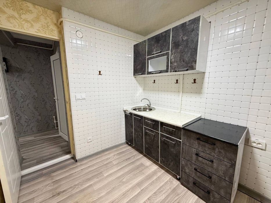 МЕТРО КОСМОНАВТЫ СВОЯ 2/1/4 Срочно Продается 50m2 Кирпич с Ремонтом