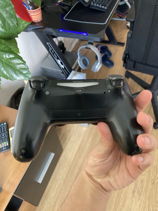 Playstation 4 slim с 3 игри
