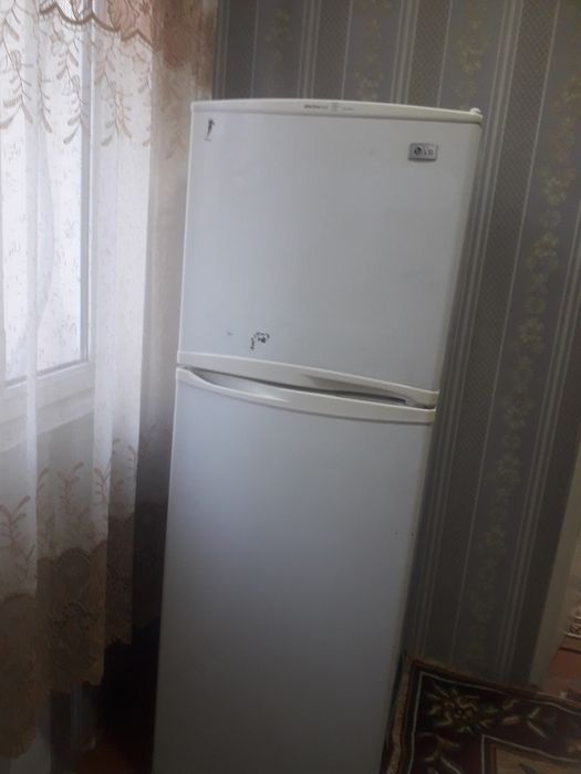 Продается  Холодильник бу работает очень хорошем состояния бу  рабочий