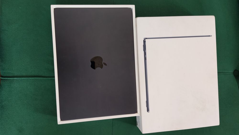 Практически новый MacBook Air M4