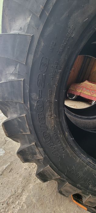 Продам резину на экскаватор погрузчик