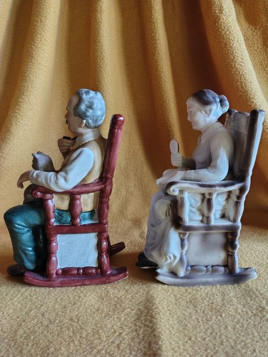 Bibelouri  bunicul și bunica pe scaune Arpo Curtea de Argeș