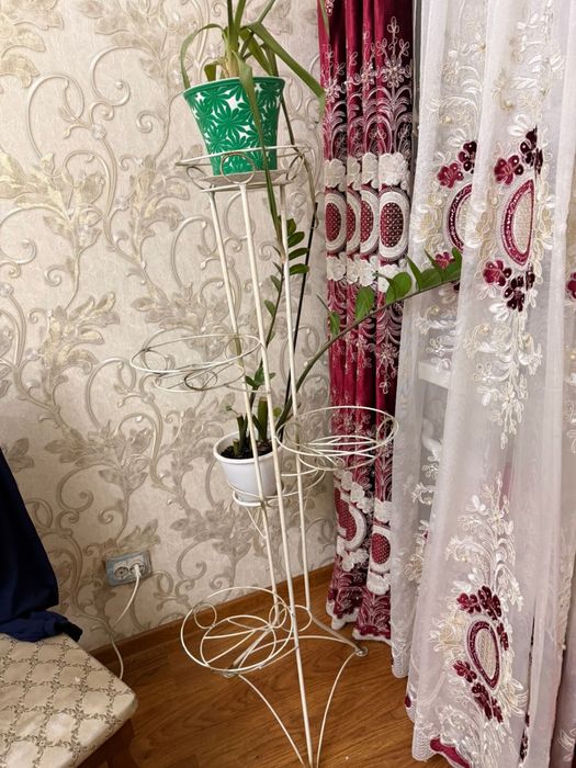 Продам подставку для цветов