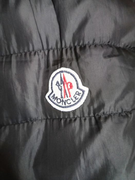 Vesta Moncler neagra