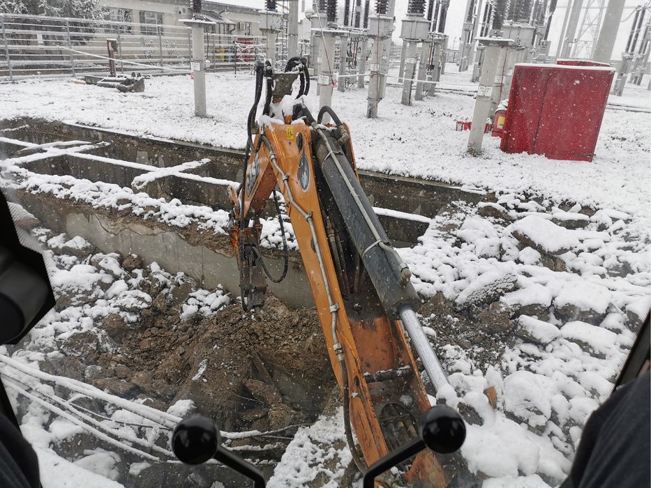 Inchiriez Buldoexcavator ( 17 ani experienta)