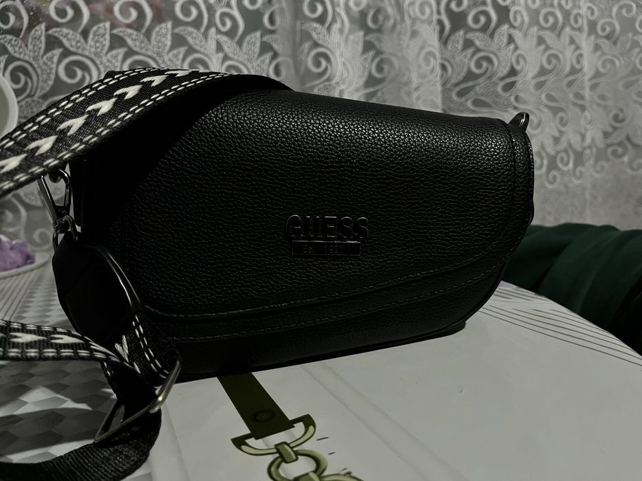 Сумка Guess ………..