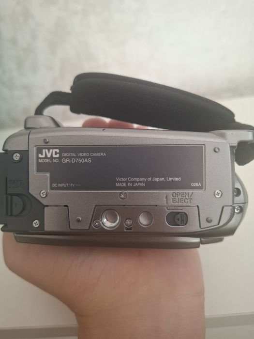 Видеокамера JVC GR-D750AS