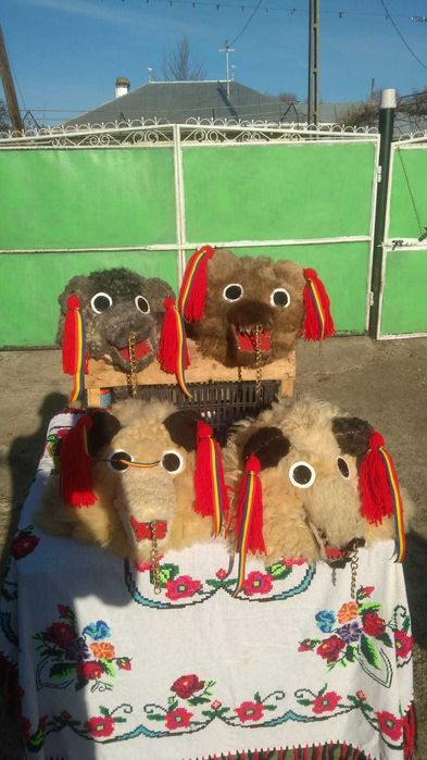 Măști tradiționale de anul nou!