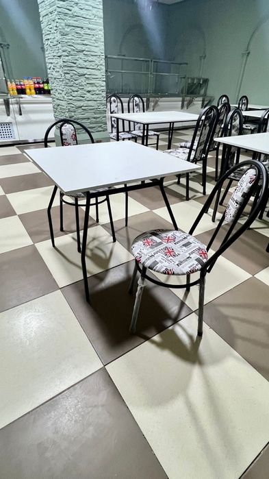 Стол Стулья.