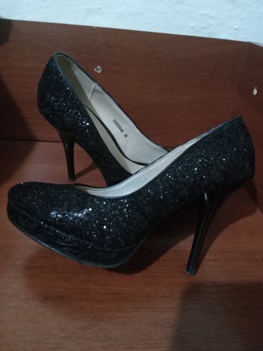 Продам туфли чёрный и серебрястый