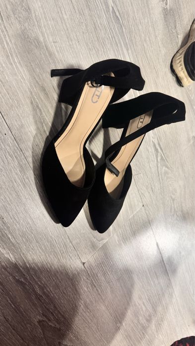 Туфли на небольшом каблуке