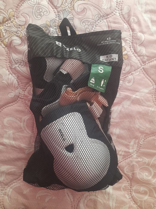 Set protecție palme, coate, genunchi și cască