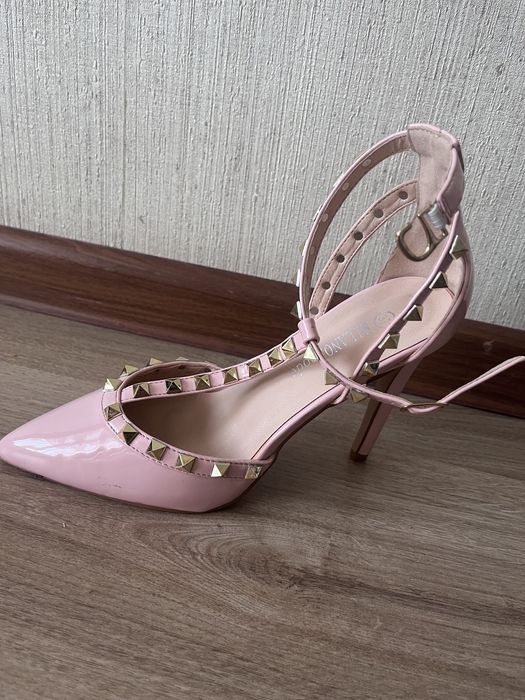 Продаётся очень красивые туфли