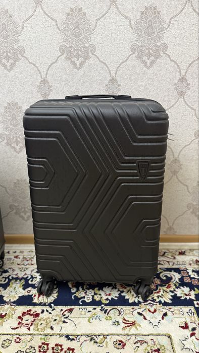 Продам чемоданы