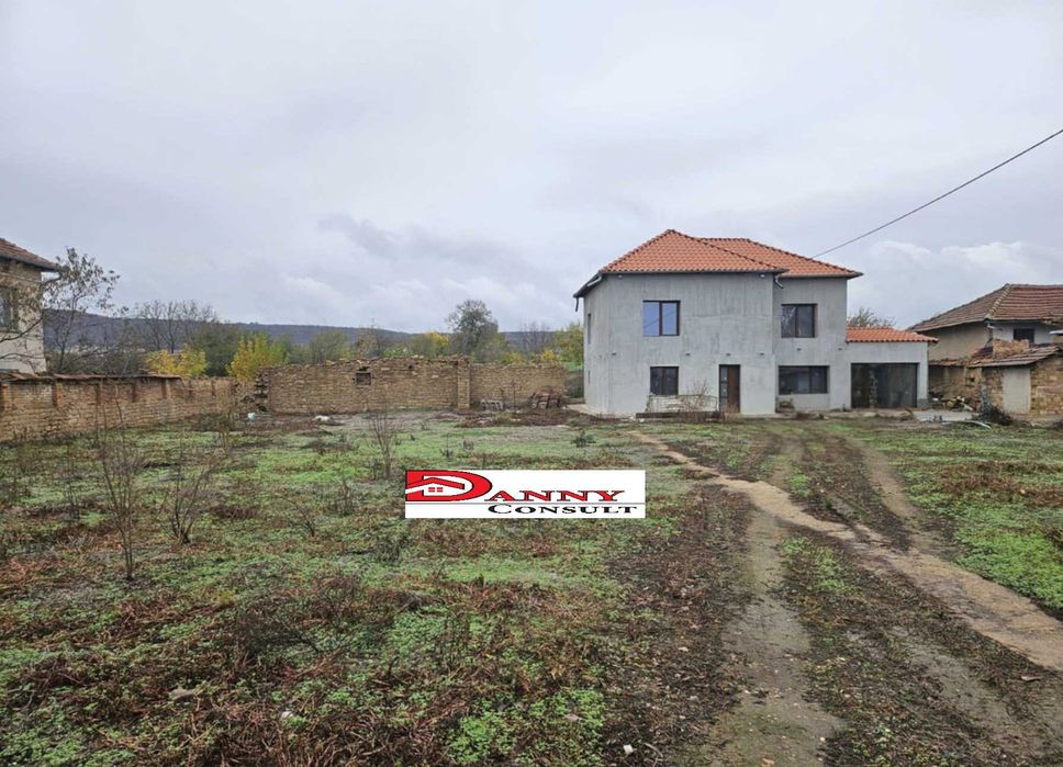 Продава се Къща в Велико Търново, Акация - 150 кв.м за 350 €/кв.м - Снимка #1