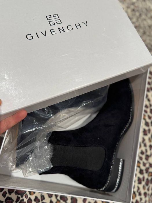 Givenchi ariginal mehsiz etik 37 razmer