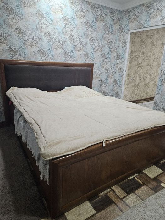 Спальные мебель сотилади.