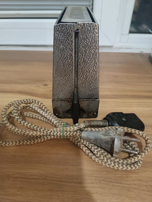 Ретро тостер от ГДР 400W с кабел 1.6м използван