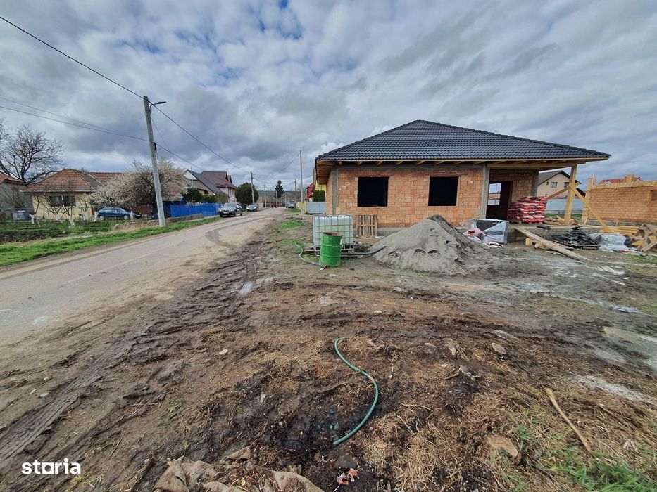 Casă la cheie pe 1 nivel 4 camere 2 băi,145 mp,500 mp teren