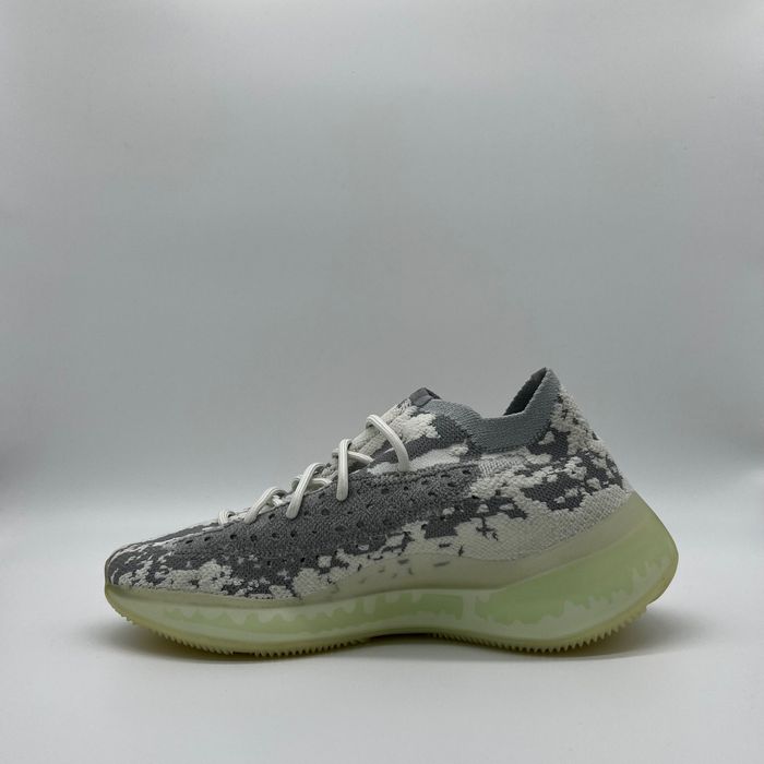 Yeezy 380 Alien  Marimea (Size) 44  100% Authentic