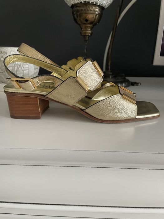 Sandale aurii din piele
