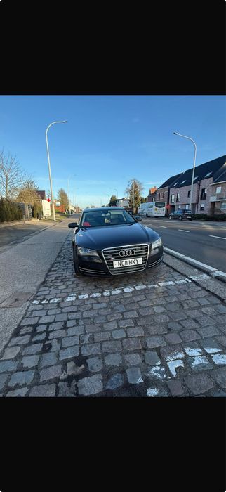 Vand sau dezmembrez Audi A 8