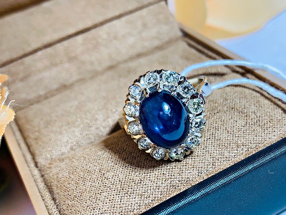 золотой комплект Голубые Озера с бриллиантами и Сапфирами