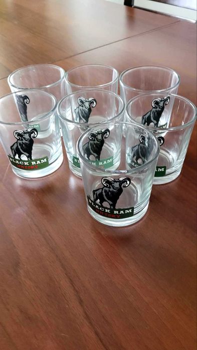 7 стъклени чаши за уиски