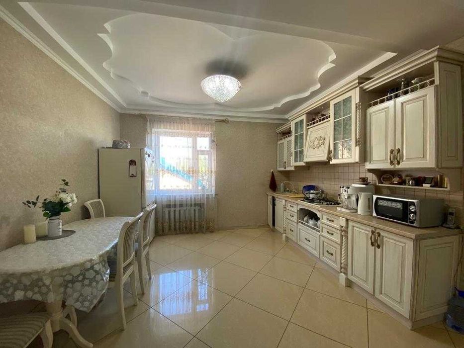 -Продам Шикарный дом на Правом берегу.