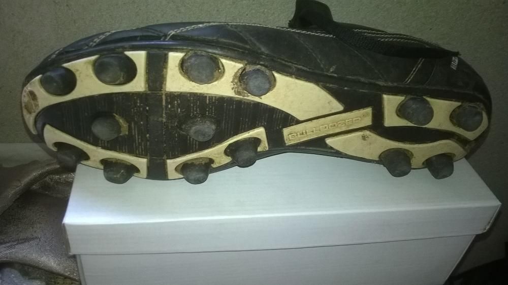 Футболни бутонки