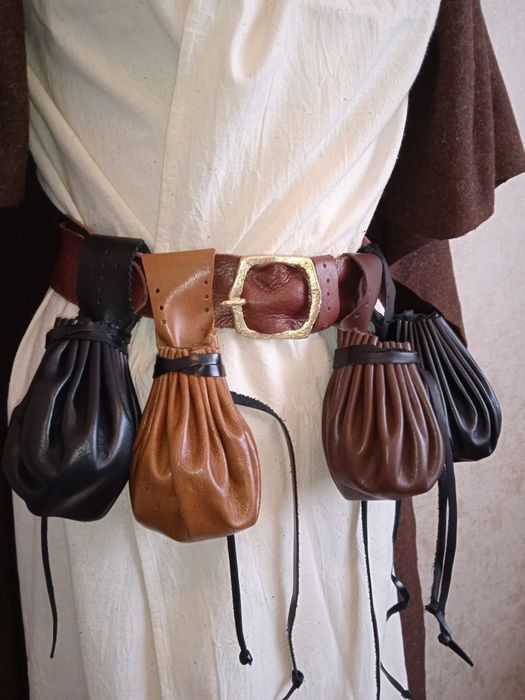 Кесия Пунгия от естествена кожа